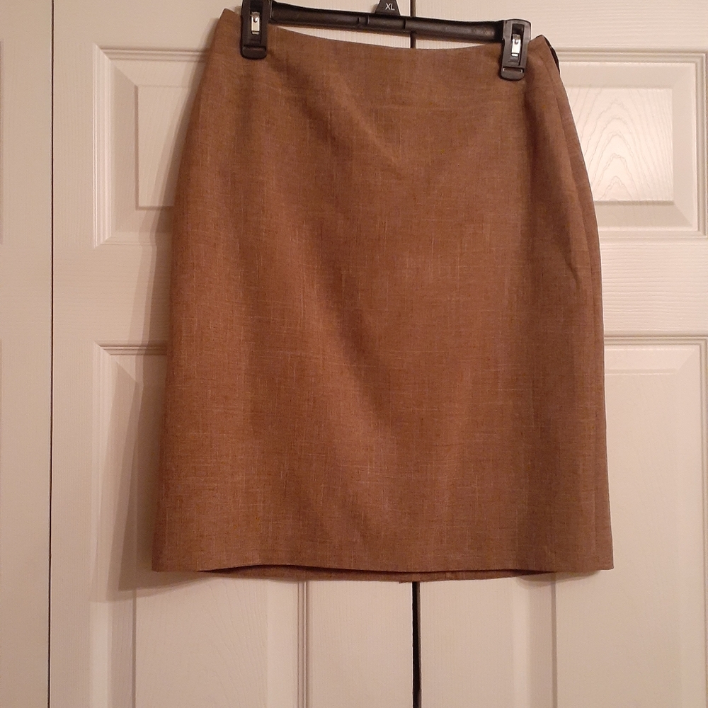 Skirt suit